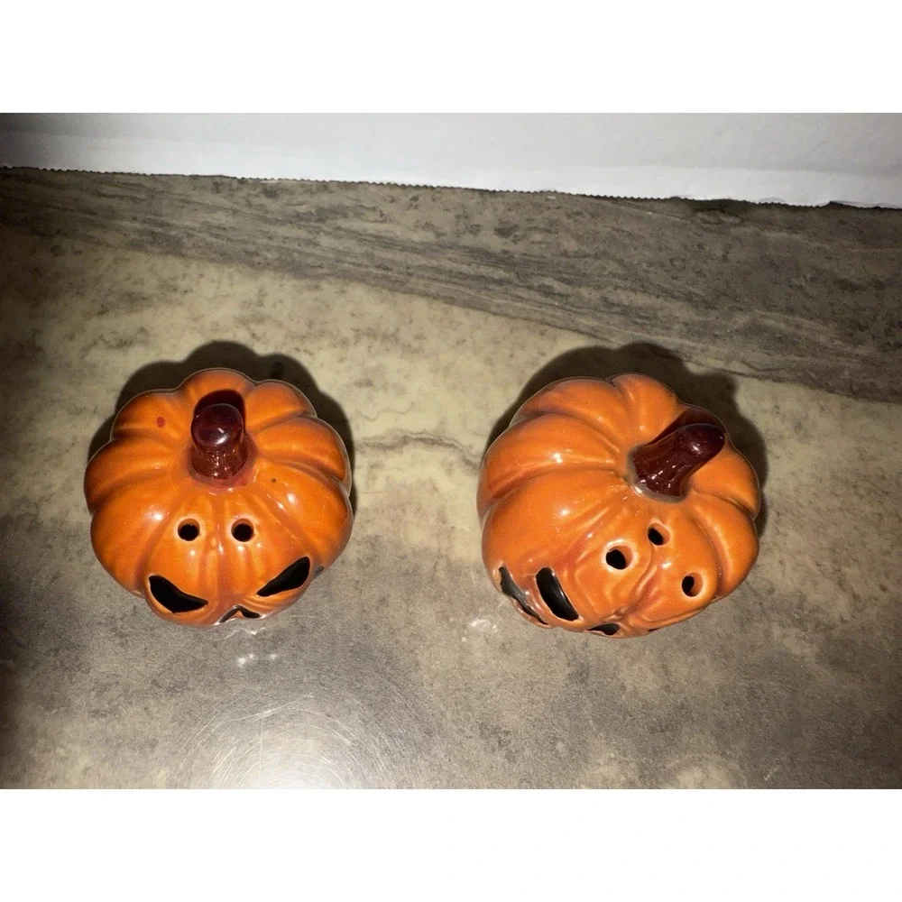 Cracker Barrel Halloween‎ Pumpkin Jack-O'-Lantern Mini Salt & Pepper Shakers